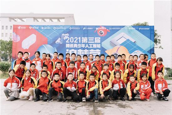澳门49开奖现场直播特色,澳门49开奖现场直播特色，激情与透明的融合